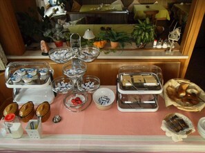 A buffet setup with various food items and condiments. - Hotel-Gasthof Zum Neubau (Kisslegg)