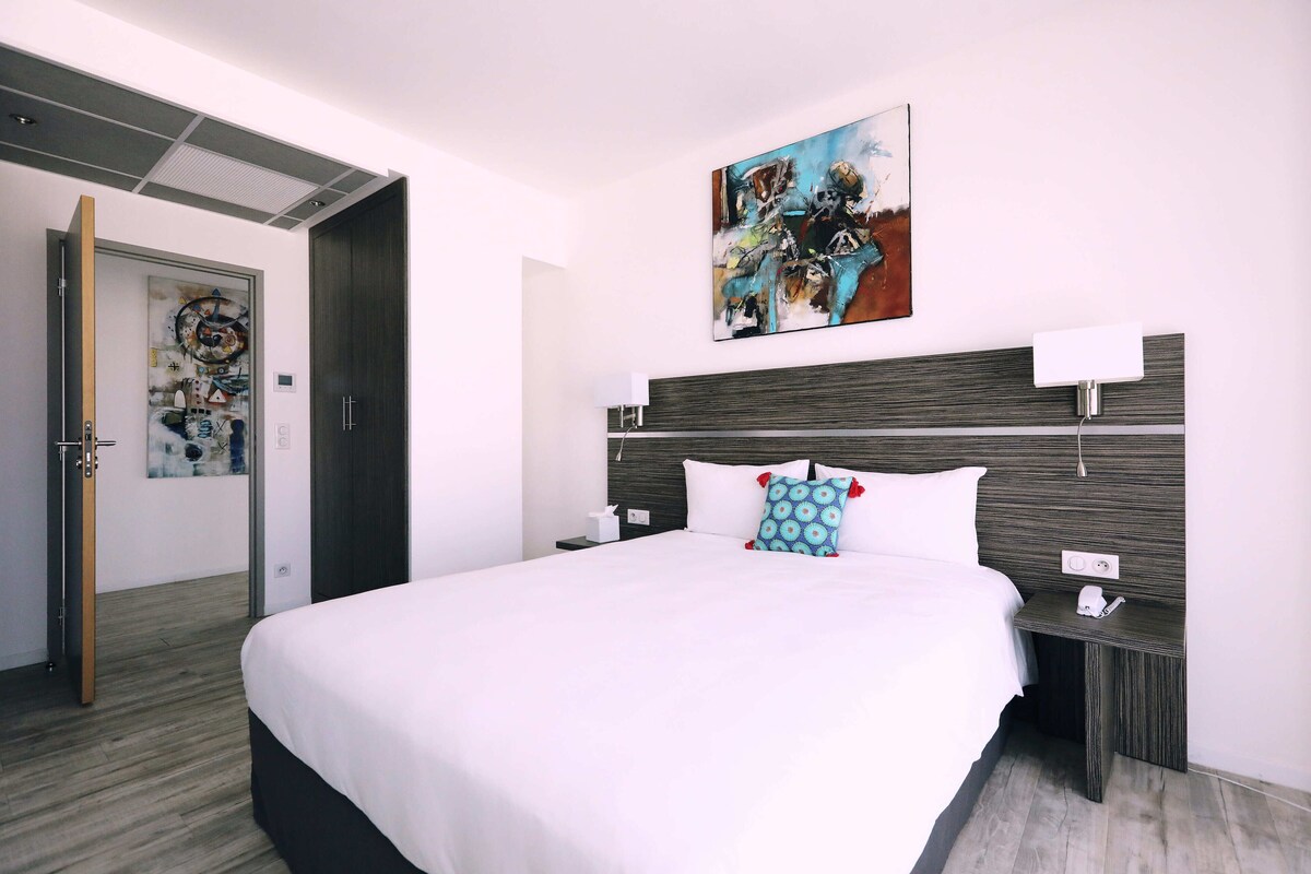 Premium bedding, Select Comfort beds, in-room safe, desk