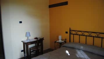 Ropa de cama de alta calidad, minibar y escritorio