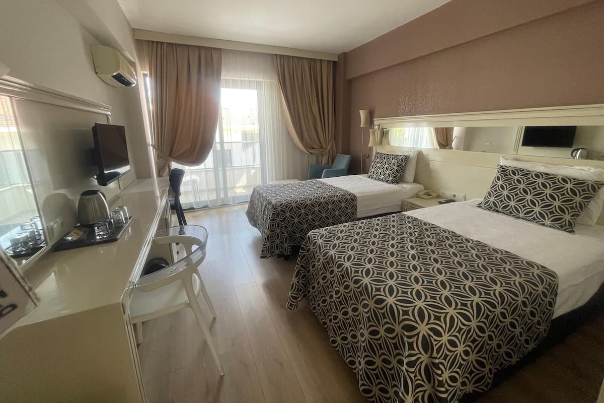 1 bedroom, minibar, in-room safe, desk