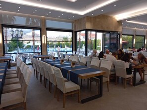Breakfast and dinner served - Tripolis Hotel (Denizli)