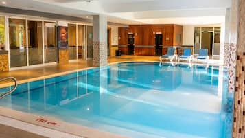 2 hồ bơi trong nhà, 2 hồ bơi ngoài trời, lều miễn phí