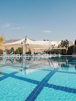 2 indoor pools, 2 outdoor pools, free cabanas, pool umbrellas