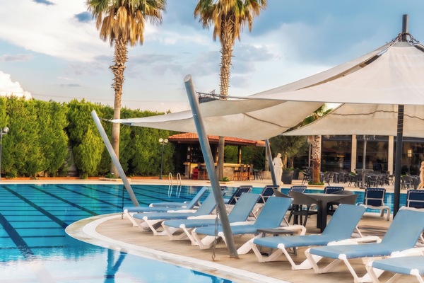 2 indoor pools, 2 outdoor pools, free cabanas, pool umbrellas