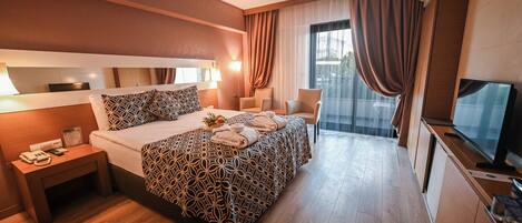 Minibar, in-room safe, desk, free WiFi