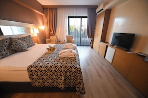 Minibar, caja de seguridad en la habitación, escritorio y wifi gratis