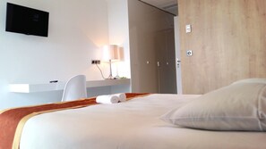 Standard Double Room, Ensuite | Premium bedding, in-room safe, desk, free WiFi - Hôtel de la seine (Epinay-sur-Seine)