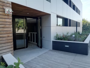 Entrada al alojamiento