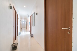 Interior - RedDoorz @ Tondano Benhil (Jakarta)