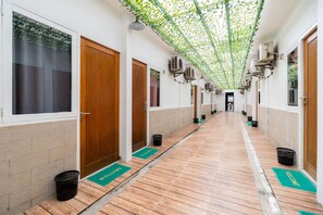 Interior - RedDoorz @ Tondano Benhil (Jakarta)