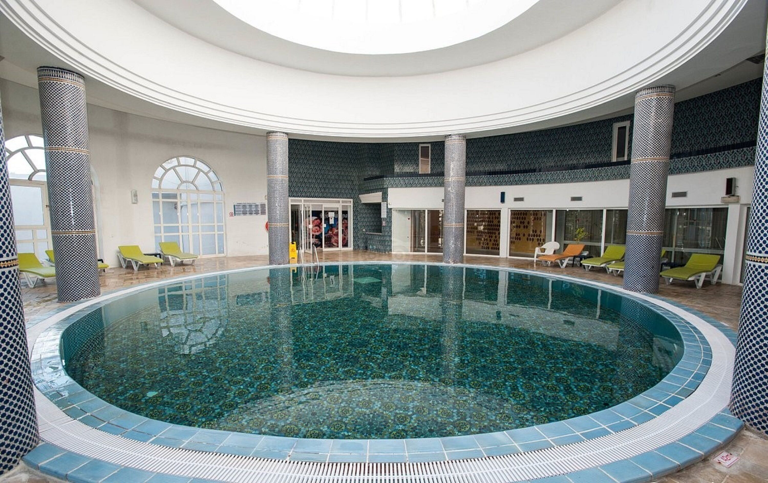 Indoor pool, 2 outdoor pools, pool umbrellas, sun loungers