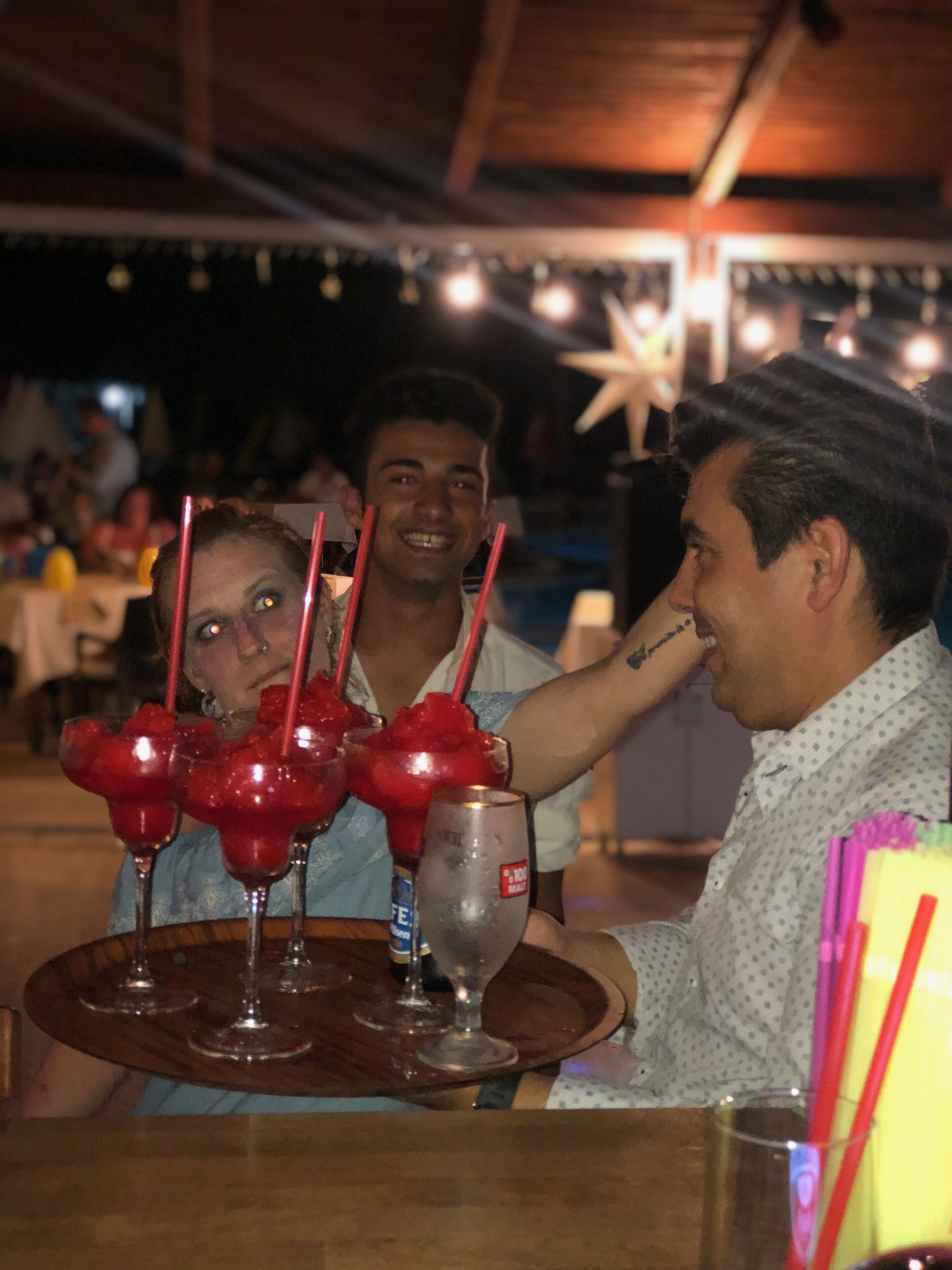 2 bars, 2 bars en bord de piscine