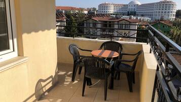 Standard Apartment, 1 Bedroom, Kitchen, Garden View | 2 bedrooms, premium bedding, in-room safe, desk