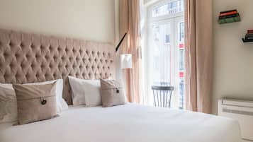 Literie hypoallergénique, coffres-forts dans les chambres