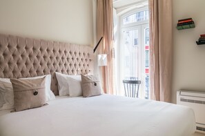 Deluxe Apartment, 2 Bedrooms, Balcony (6 Guests) | Hypo-allergenic bedding, in-room safe, individually decorated - Almaria Ex Libris Chiado (Lisbon)