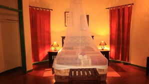 Desk - Lesoma Valley Lodge (Kasane)