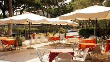 2 Restaurants, Mittagessen, Abendessen, italienische KĂŒche