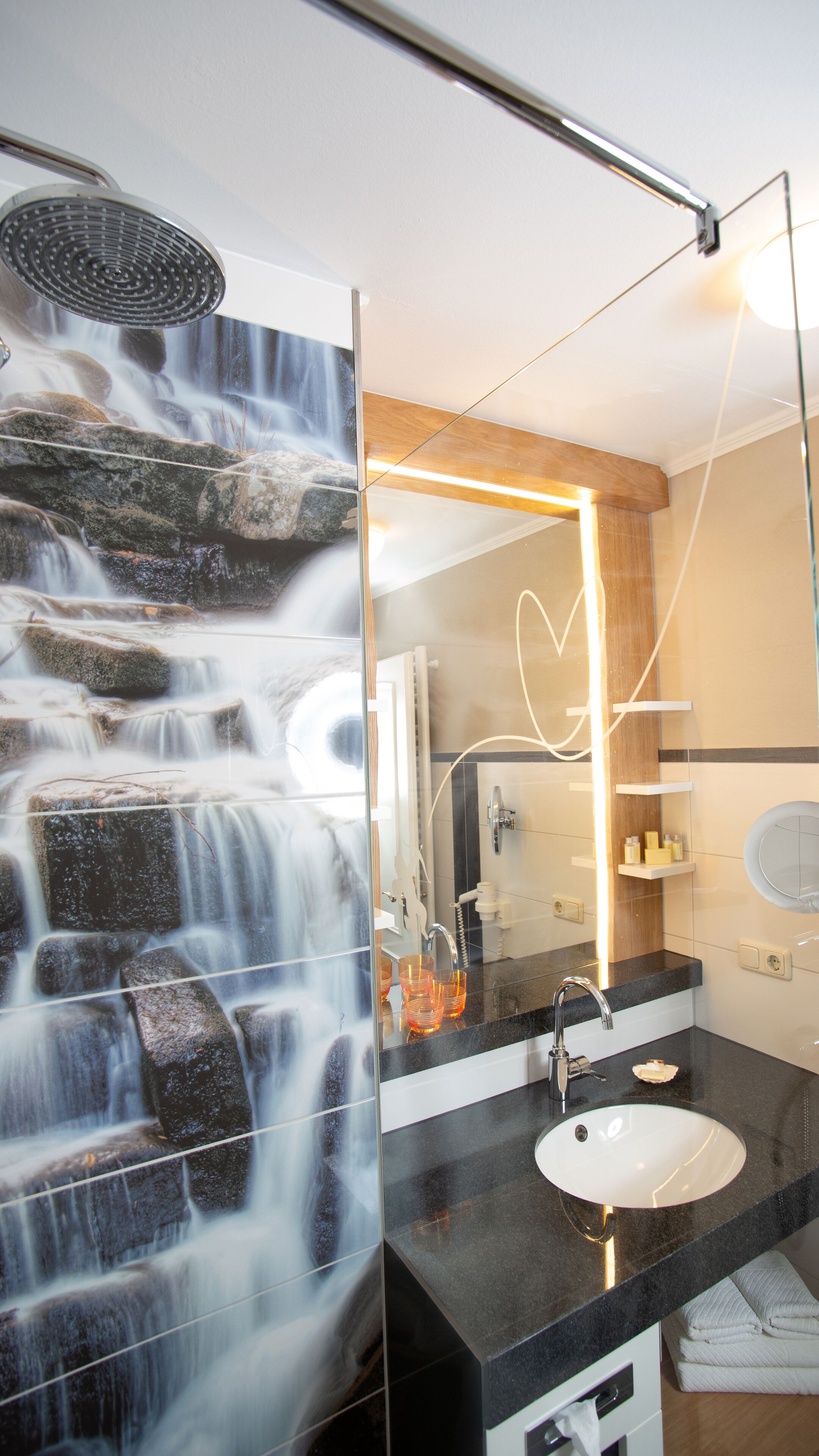 double room (themendoppelzimmer) | bathroom | free toiletries, bathrobes, slippers, towels