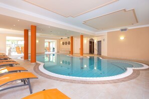 室內游泳池和室外游泳池