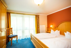 高級寢具、迷你吧、客房內保險箱、書桌