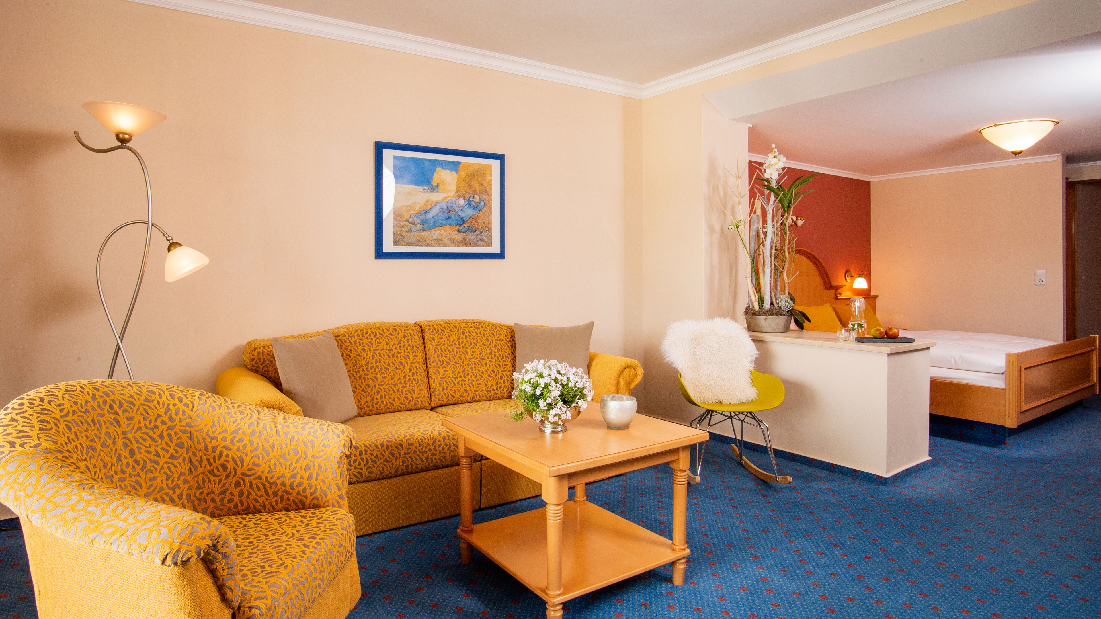 comfort double room (landpartie) | living area | flat-screen tv