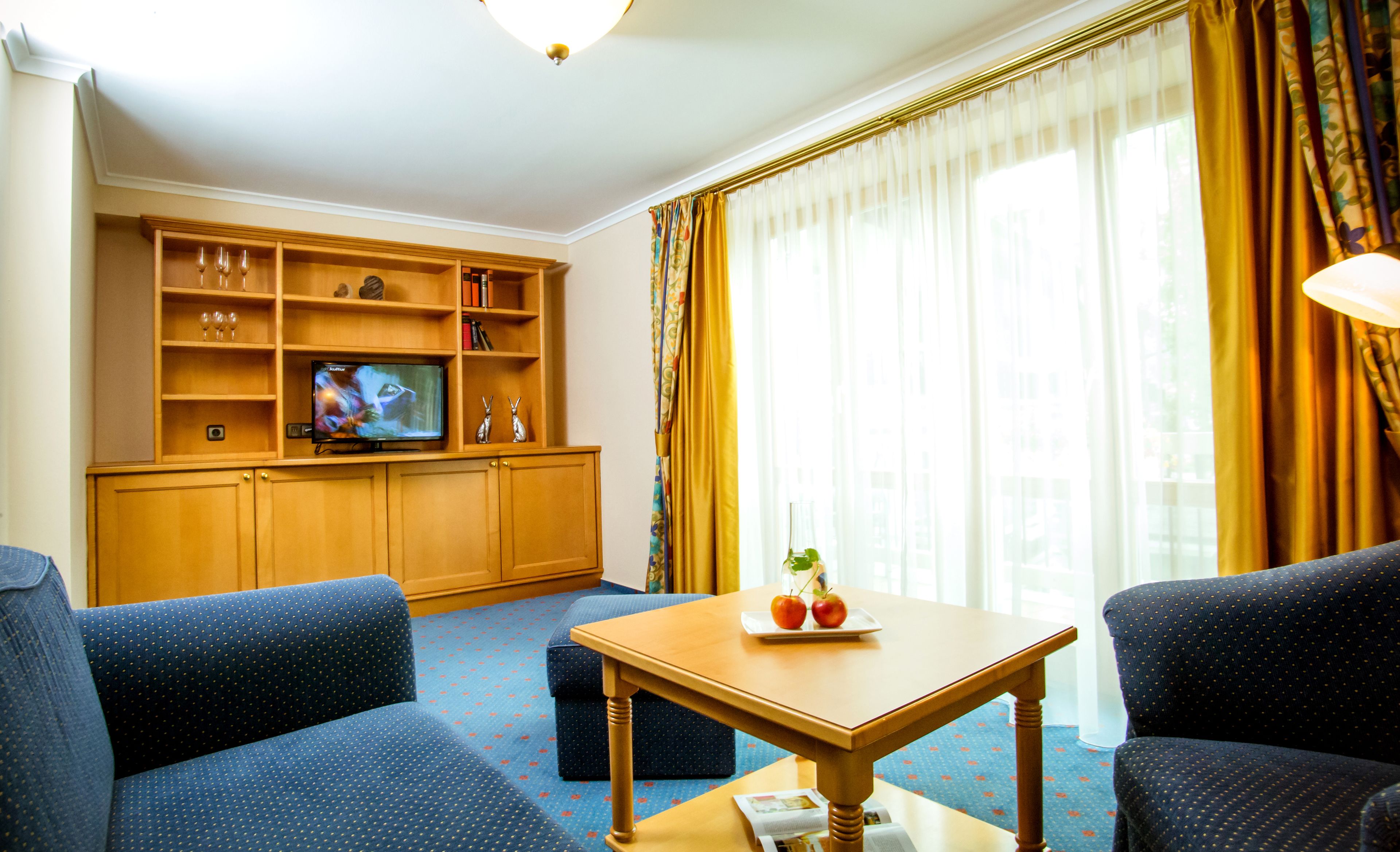 family room (groß) | living room | flat-screen tv