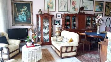 Deluxe-Suite, 2 Schlafzimmer, Terrasse, Gartenblick | Hochwertige Bettwaren, Minibar (mit einigen kostenlosen Artikeln)