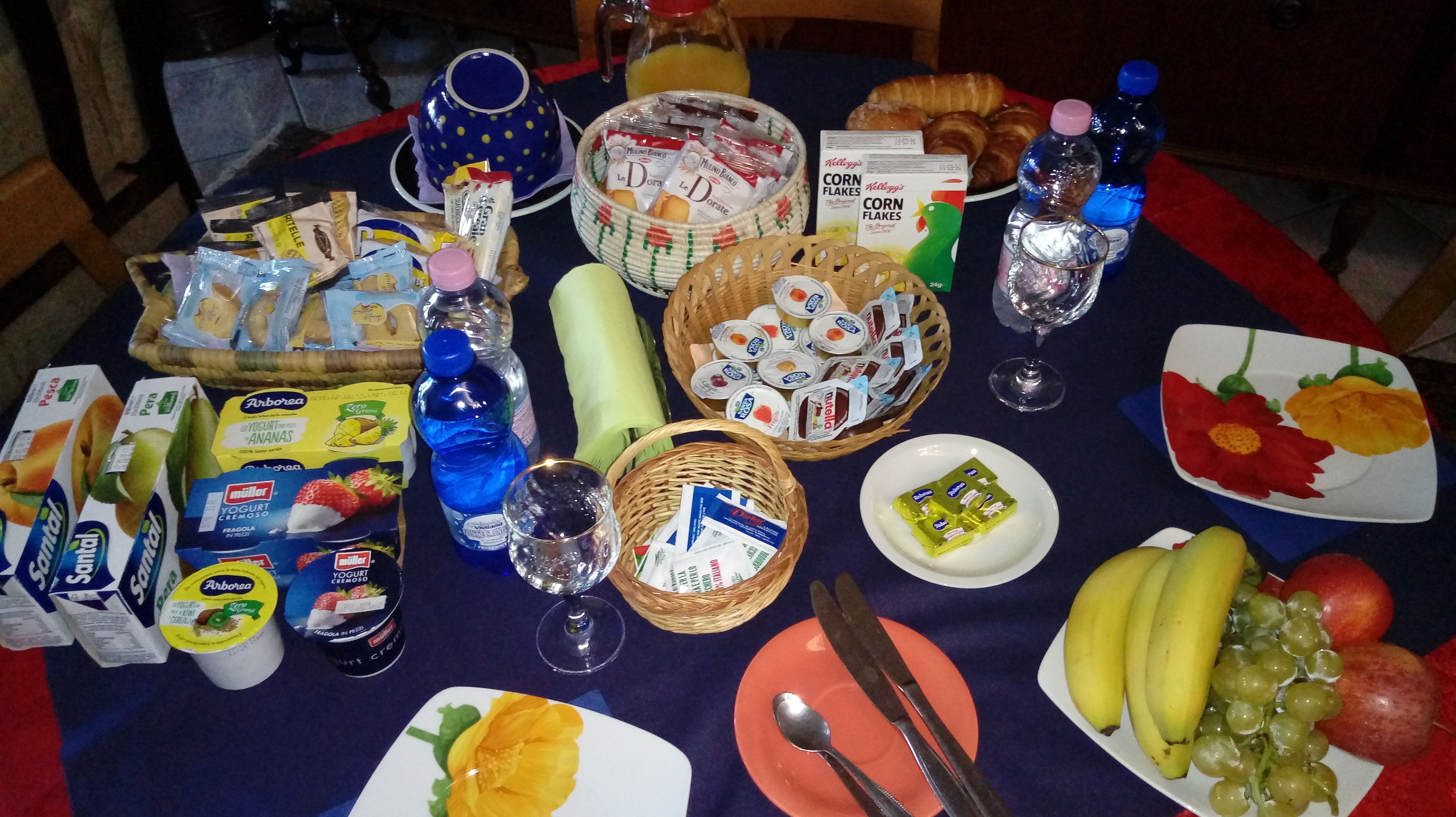 Tägliches inbegriffenes kontinentales Frühstück