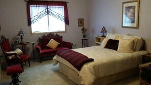 Oma's Room | Individually decorated, individually furnished, travel crib, free WiFi - Meisterhaus Bed & Breakfast (Morristown)