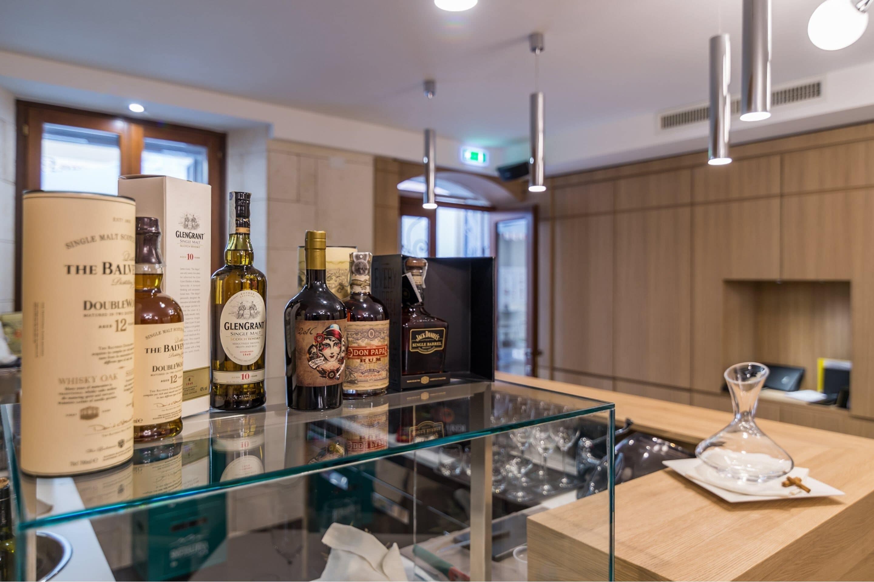 breakfast, lunch and dinner served