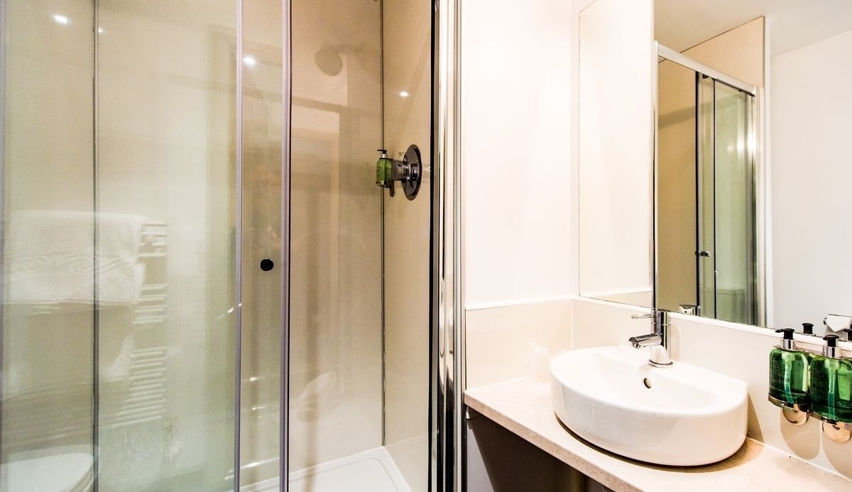 Shower, free toiletries, hair dryer, towels