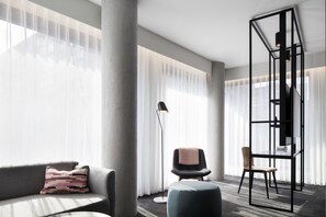 Shower, rainfall showerhead, free toiletries, hair dryer