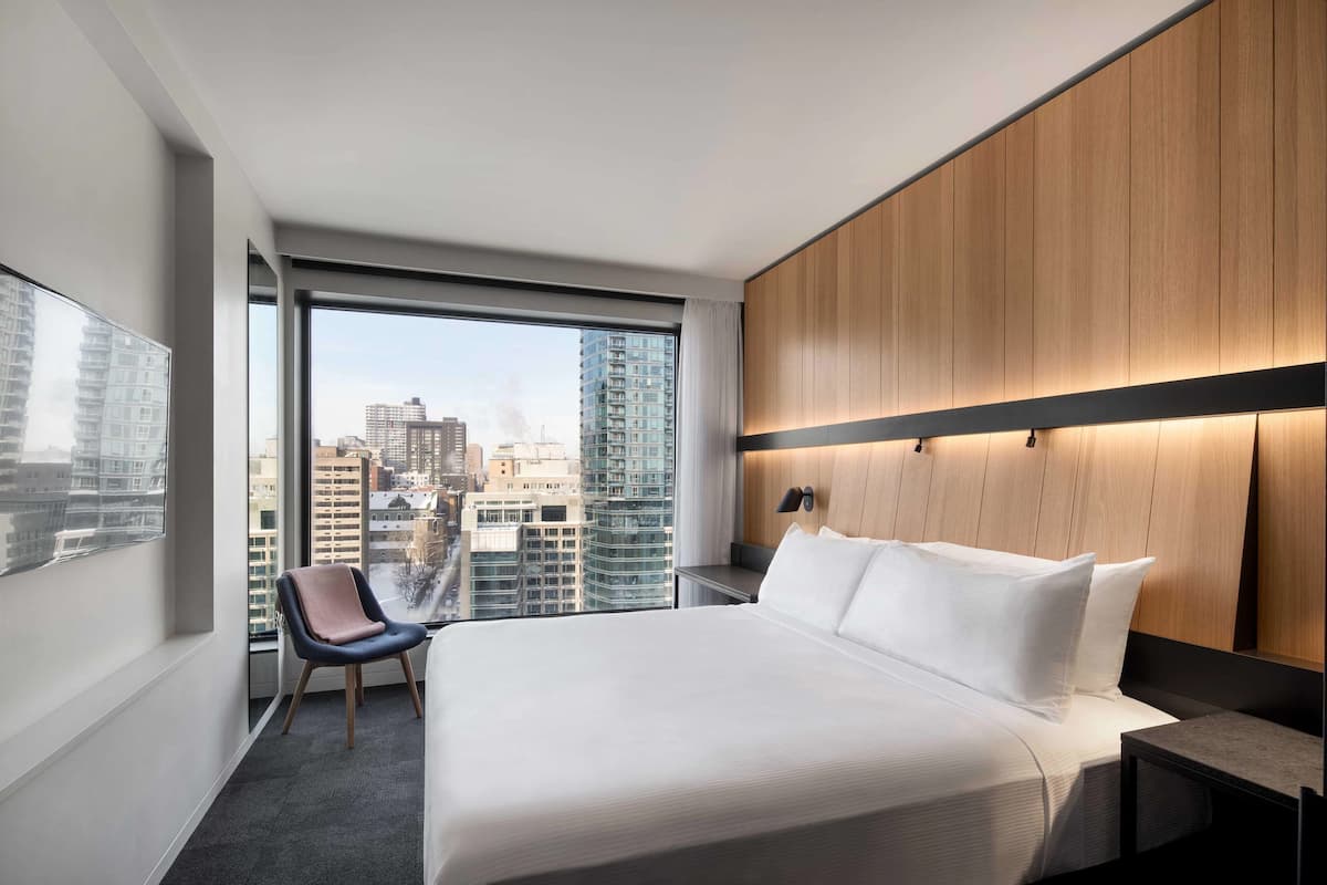 Premium bedding, in-room safe, desk, laptop workspace