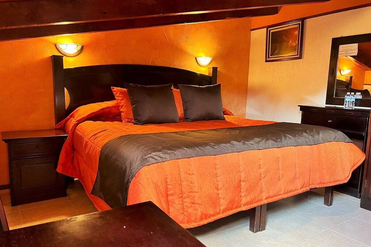 Junior Room, 1 King Bed | Desk, iron/ironing board (on request), WiFi (free), bed sheets