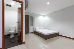 Reddoorz Room | Escritorio, cortinas opacas, wifi gratis