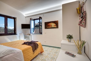 Quarto conforto, 1 quarto, para não fumantes | Frigobar, escrivaninha, cortinas blackout, ferros/tábuas de passar roupa