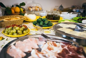 Petit déjeuner buffet