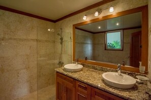 Apartment, 2 Bedrooms | Bathroom shower - Hispaniola Beachfront Penthouse (Sosúa)