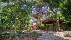 Children's play area - outdoor - Hispaniola Beachfront Penthouse (Sosúa)