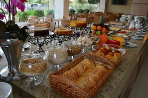 Tägliches Frühstücksbuffet (40 BRL pro Person)