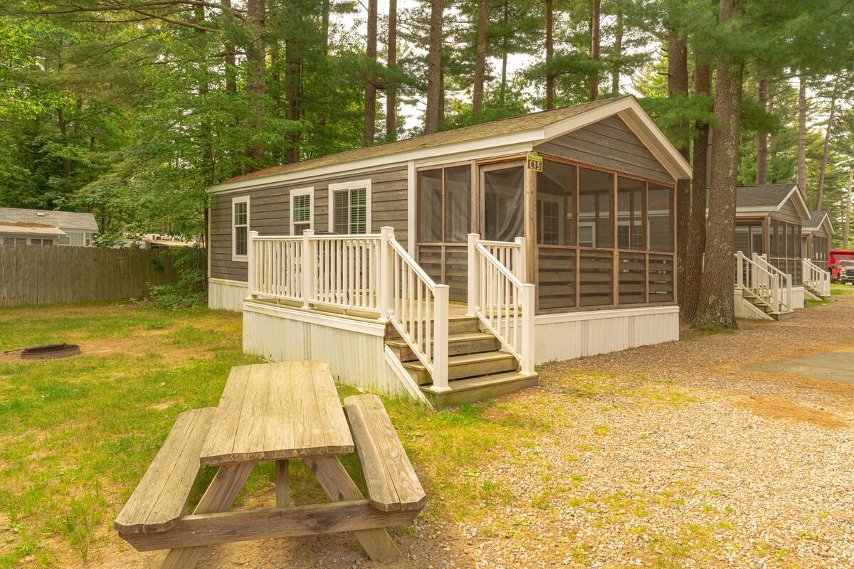 Two Bedroom Family Cottage (Linens not provided) | Free WiFi