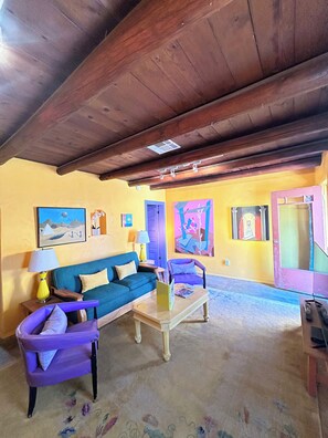 Suite Standard, 1 grand lit, non-fumeur, dans les dépendances | Coin séjour