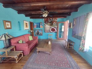 Pelican Annex A | Living area | 32-inch TV with satellite channels - Pelican Spa (Truth or Consequences)