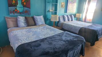 Turquoise Suite | Free WiFi, bed sheets