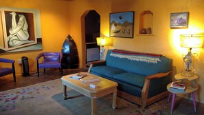 Pelican Annex C | Living area | 32-inch TV with satellite channels - Pelican Spa (Truth or Consequences)