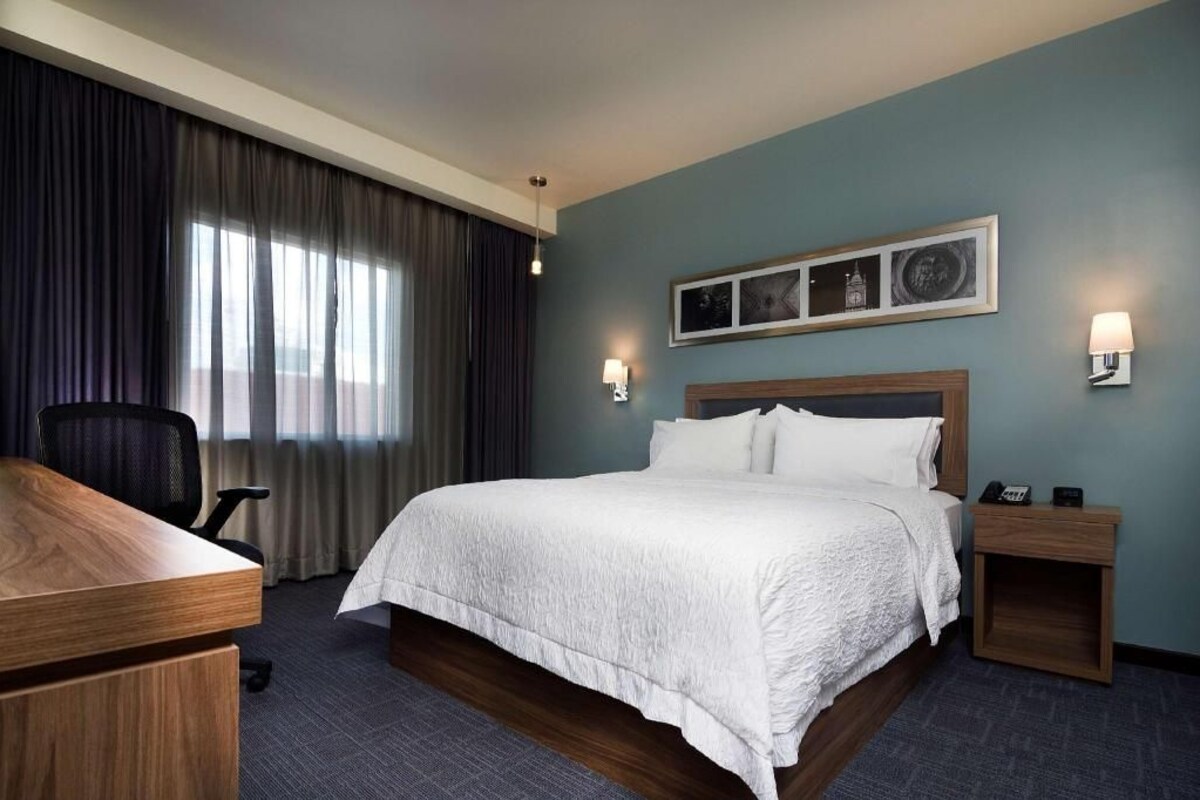Premium bedding, in-room safe, desk, laptop workspace