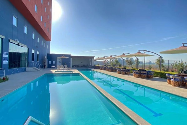 3 piscinas al aire libre