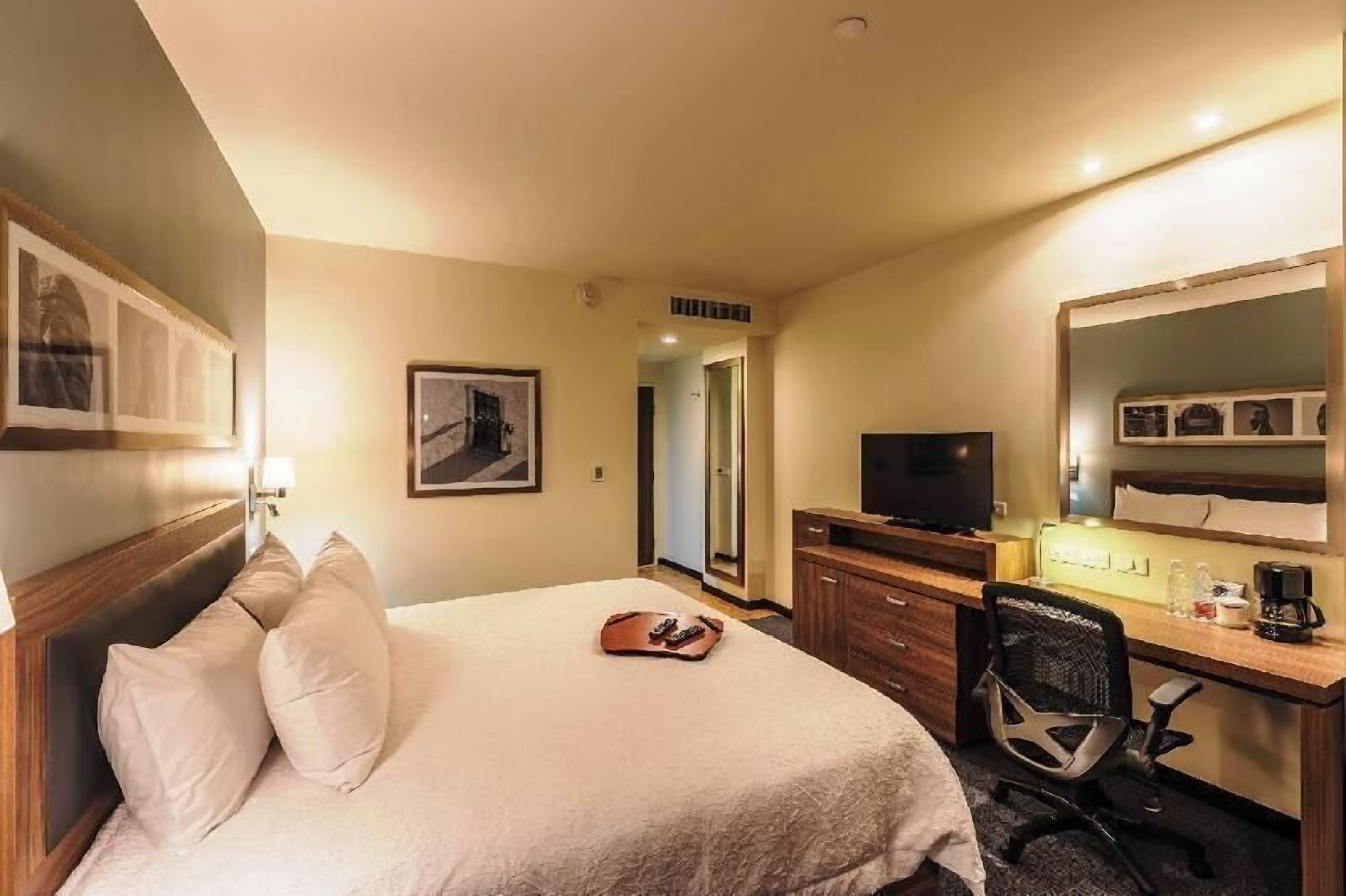 Premium bedding, in-room safe, desk, laptop workspace