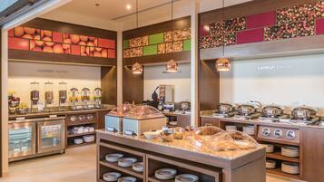 Ilmainen päivittäinen buffetaamiainen