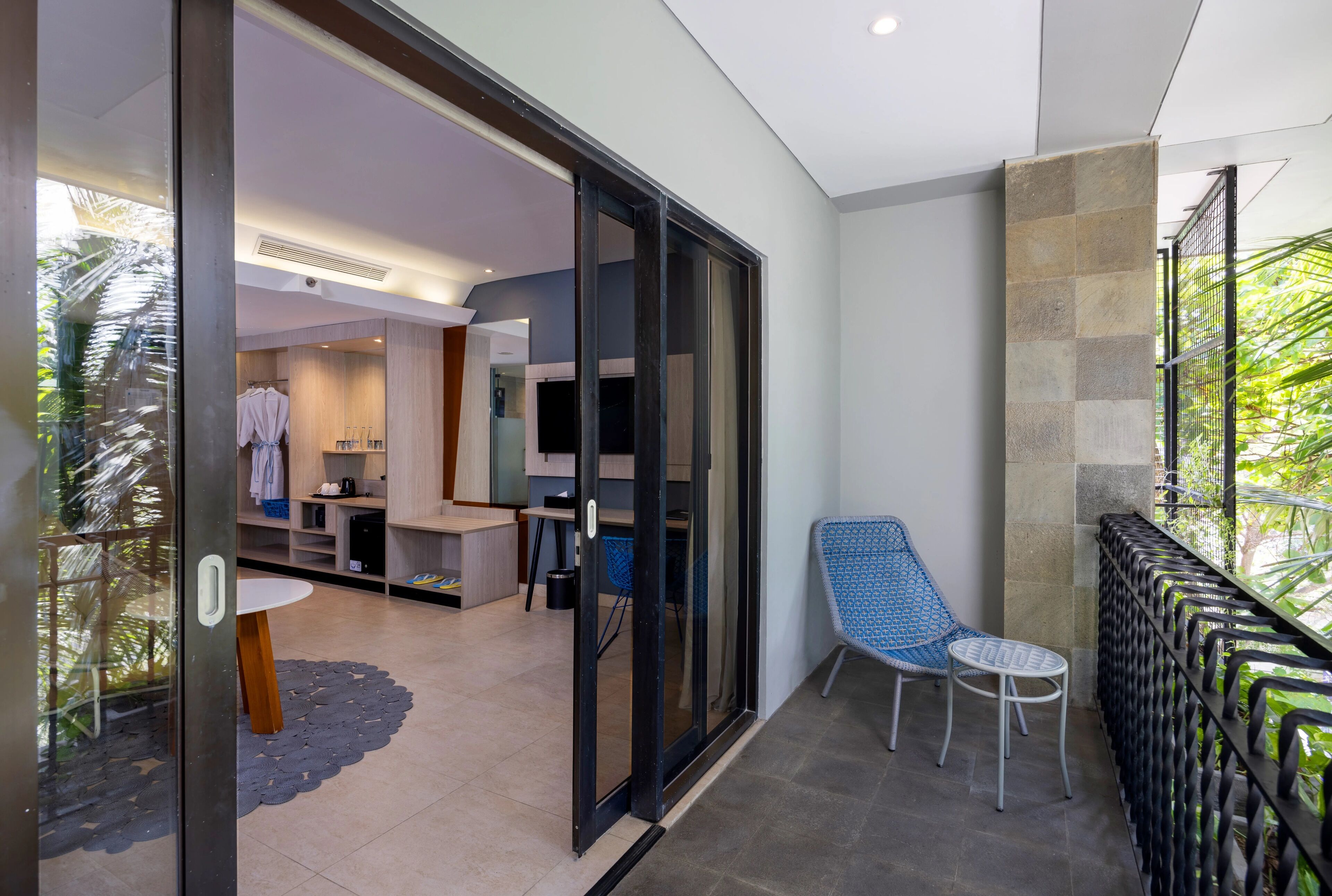 solia suite | 1 bedroom, minibar, in-room safe, desk